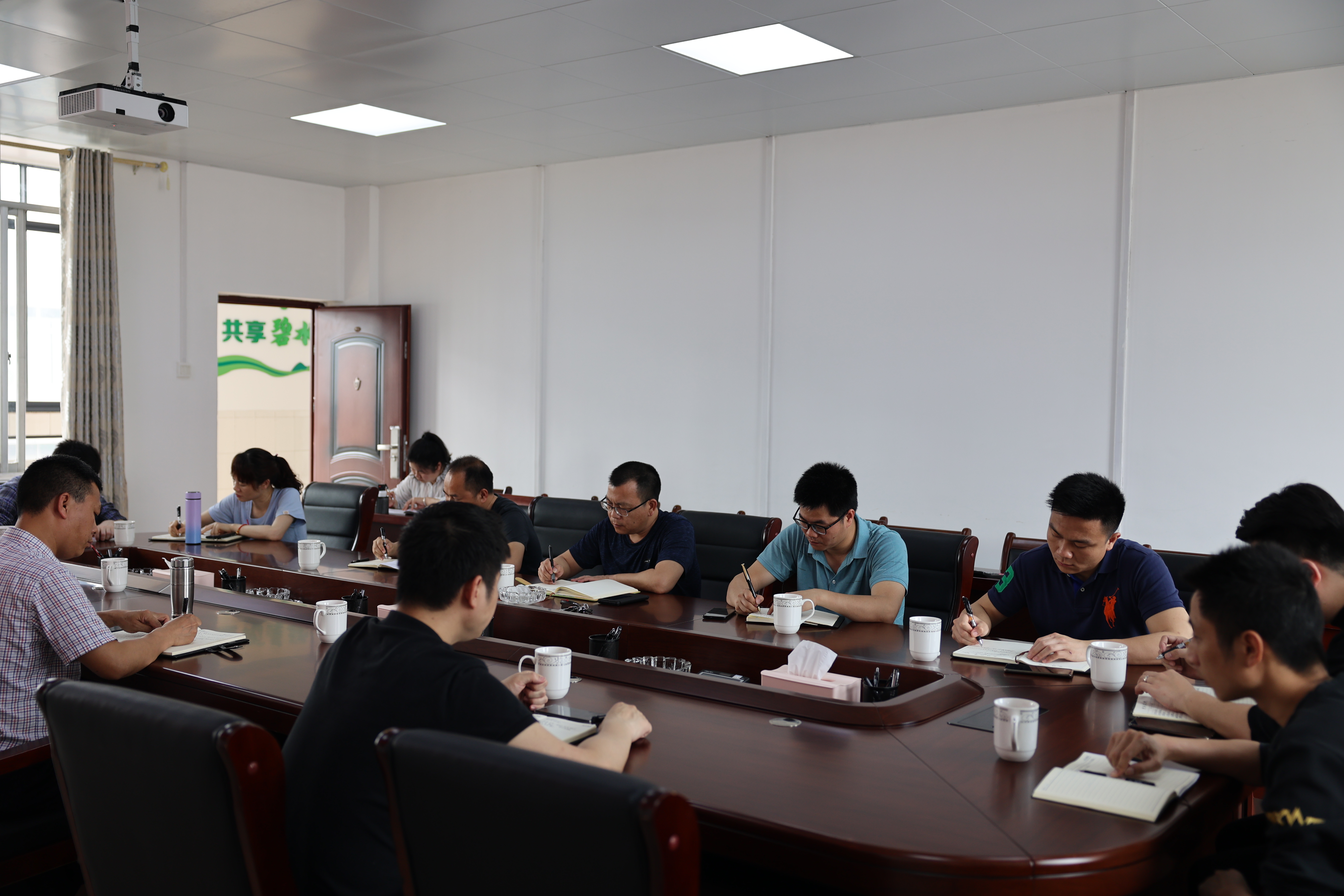 集团公司召开2021年第一季度安全生产 总结暨第二季度安全生产部署会2.jpg