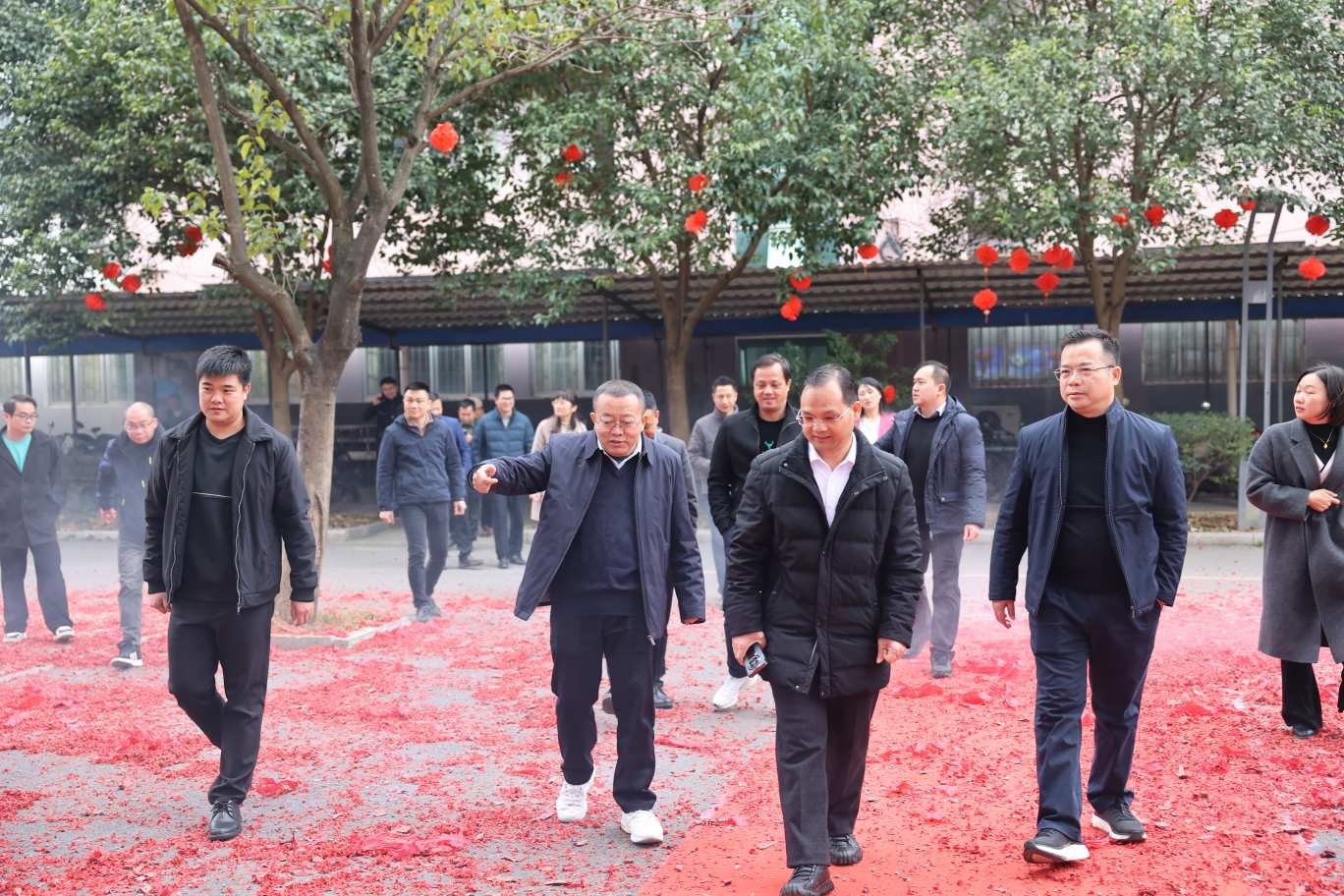 巳巳如意，再启新程－股东单位领导向鹿鼎集团员工拜年！