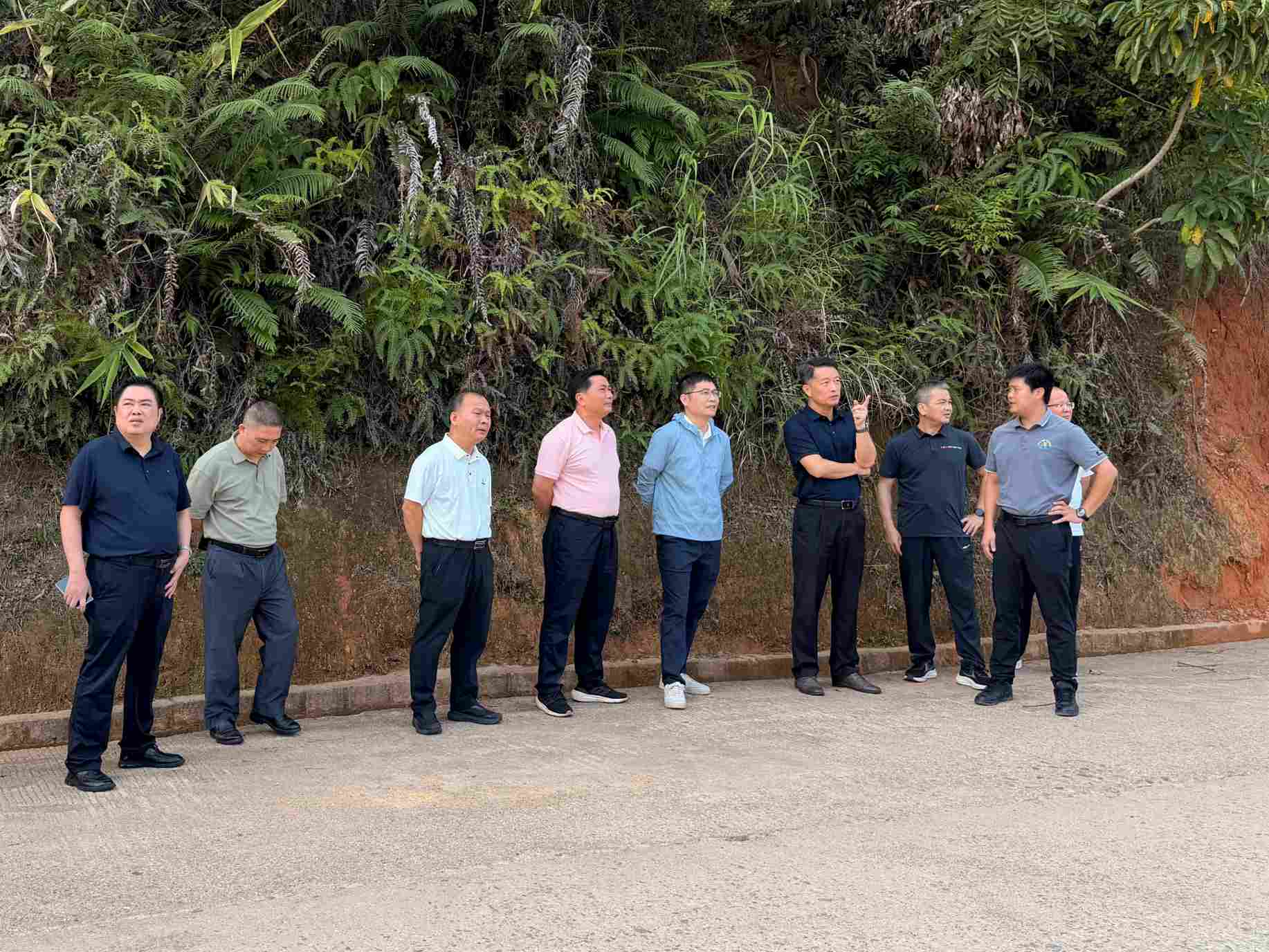 梅州市林业局局长刘采峰到鹿鼎集团梅州分公司调研指导国储林项目建设工作